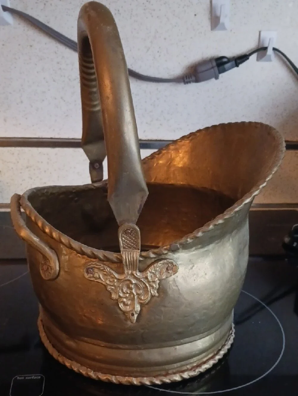 Antique-Style Brass Decorative Coal Scuttle Bucket with Handle - Gold